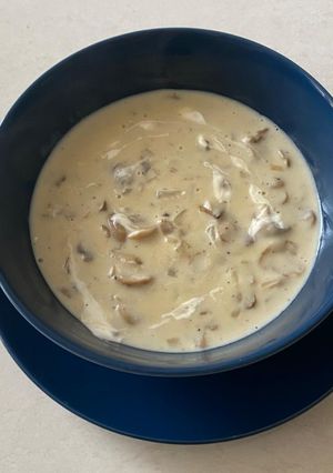 கிரீம் ஆப் மஷ்ரூம் சூப் (Cream of mushroom soup) செய்முறை முக்கிய புகைப்படம்
