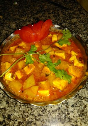 A picture of Paneer korma.