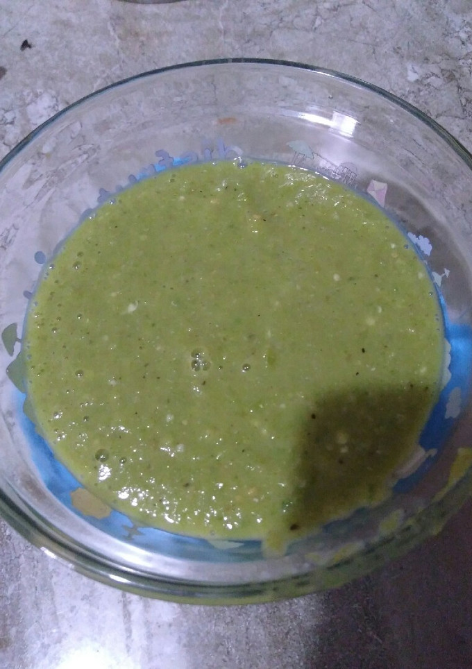 Una foto de Salsa verde (tomates & chiles fritos) 🌶