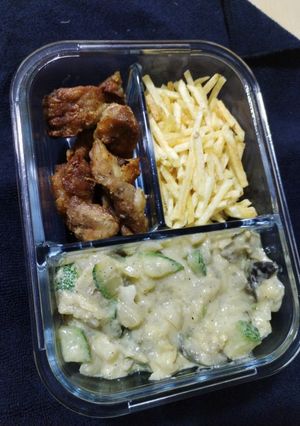 Una foto de Bechamel con verduras y chicharrón de chancho