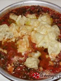 Φωτογραφία της συνταγής Pelmeni σε κόκκινη σάλτσα με Βασιλικό