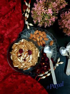 आटे का हलवा(aate ka halwa recipe in hindi) रेसिपी मुख्य फोटो