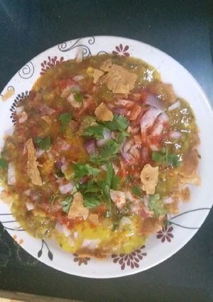 A picture of Daal moong poori chaat.