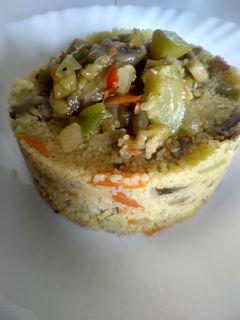 Una foto de Cuscús con verduras