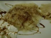 Una foto de torrija con helado