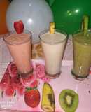 Tricolour smoothie strawberry papaya smoothie oatmeal banana smoothie kiwi banana smooothie