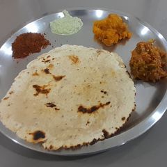 A picture of Jowar bhakri with onion tomato sabji.