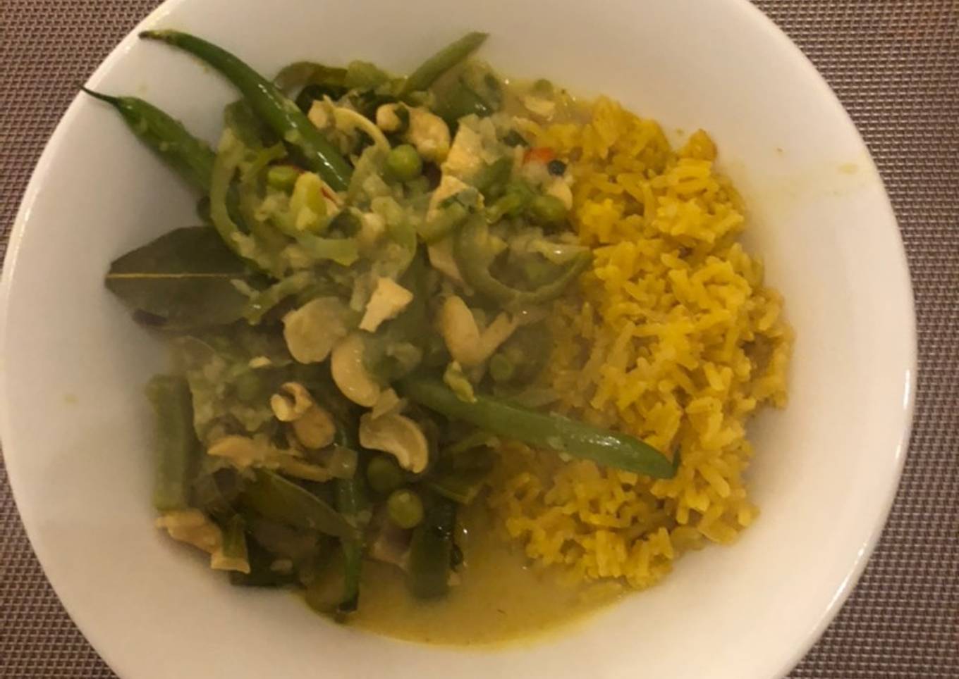 Salmon, cashew and citrus curry