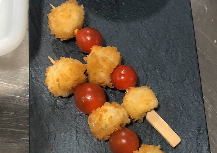 Albóndigas de mozzarella con tomate cherry