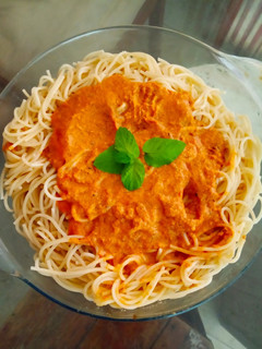 Una foto de Salsa para pasta a mi estilo con Tomate y Huevo
