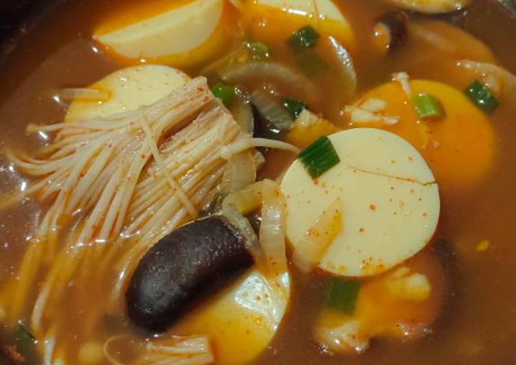 Cara Gampang Menyiapkan Sup tofu pedas with jamur, Sempurna