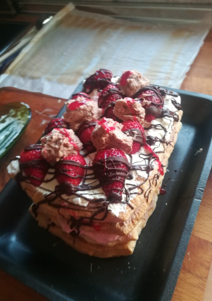 Una foto de Hojaldre con fresas
