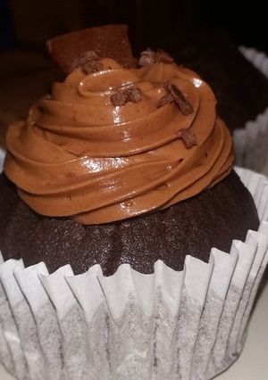 A picture of Simple Chocolate cupcakes.