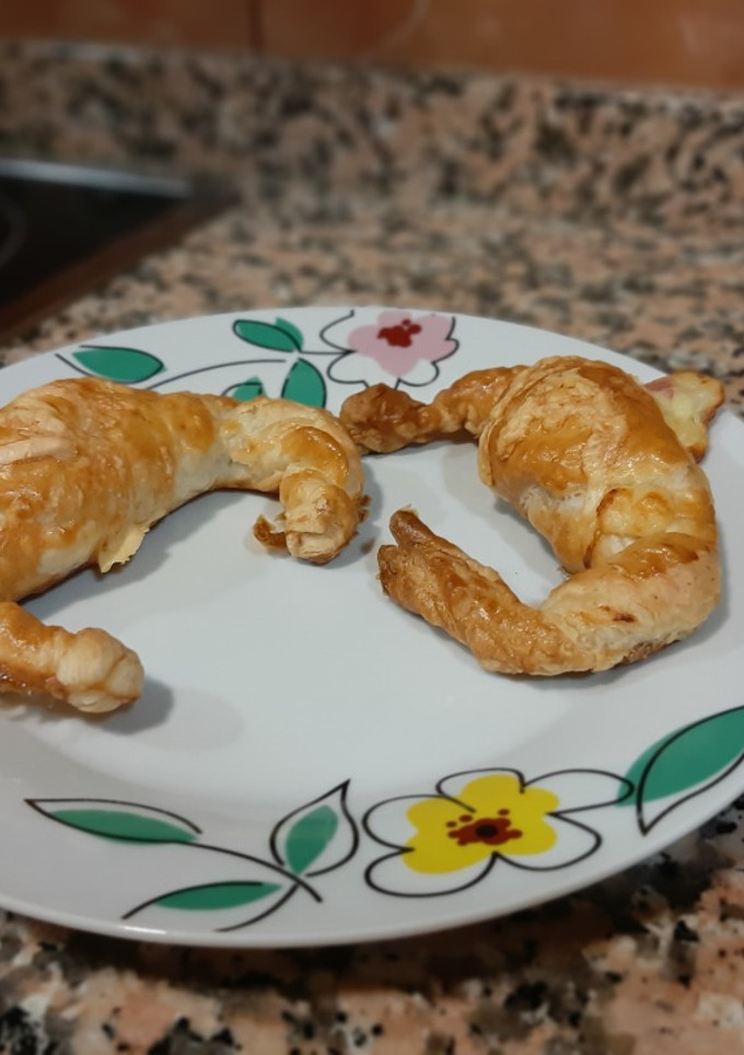 Una foto de Croissants salados