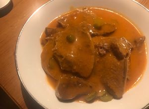 Une photo de Langue de bœuf sauce piquante