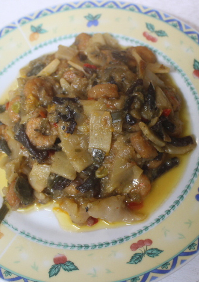 Una foto de Verduras congeladas cocidas con sobras de gambas