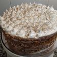 Tarta sin gluten de remolacha, nata y merengue