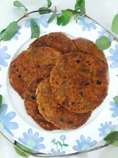 ફુદીના પરાઠા (Mint Paratha Recipe In Gujarati) રેસીપી મુખ્ય ફોટો