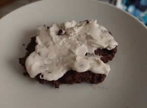 Una foto de Brownie coconut cookie keto