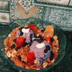 Hello to the queen 👑 Dessert A picture of Hello to the queen 👑 Dessert.