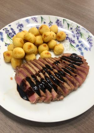 Una foto de Atún sellado con salsa teriyaki