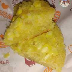 Una foto de บราวนี่ข้าวโพดเนยสด (Sweet Corn Butter Brownies)