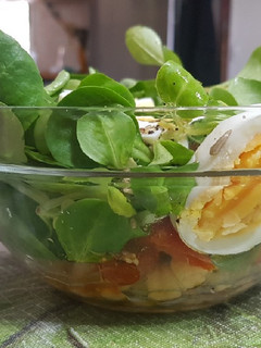 Una foto de Ensalada de garbanzos con huevo