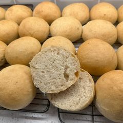 A picture of White Buns.