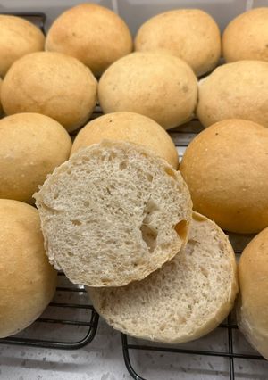 A picture of White Buns.