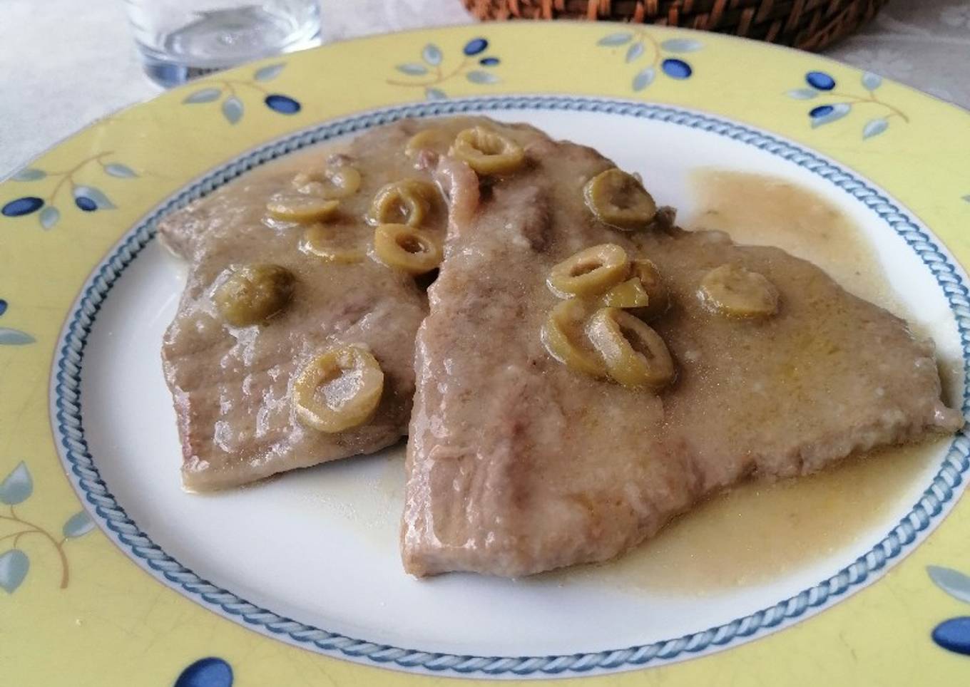 Escalopines con aceitunas