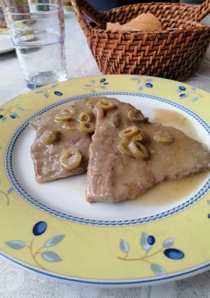 Foto principal de Escalopines con aceitunas