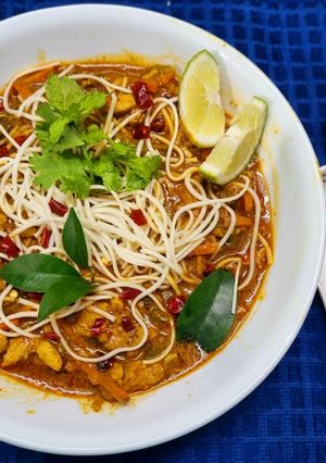A picture of Singapore Chicken Laksa with Vegetables.