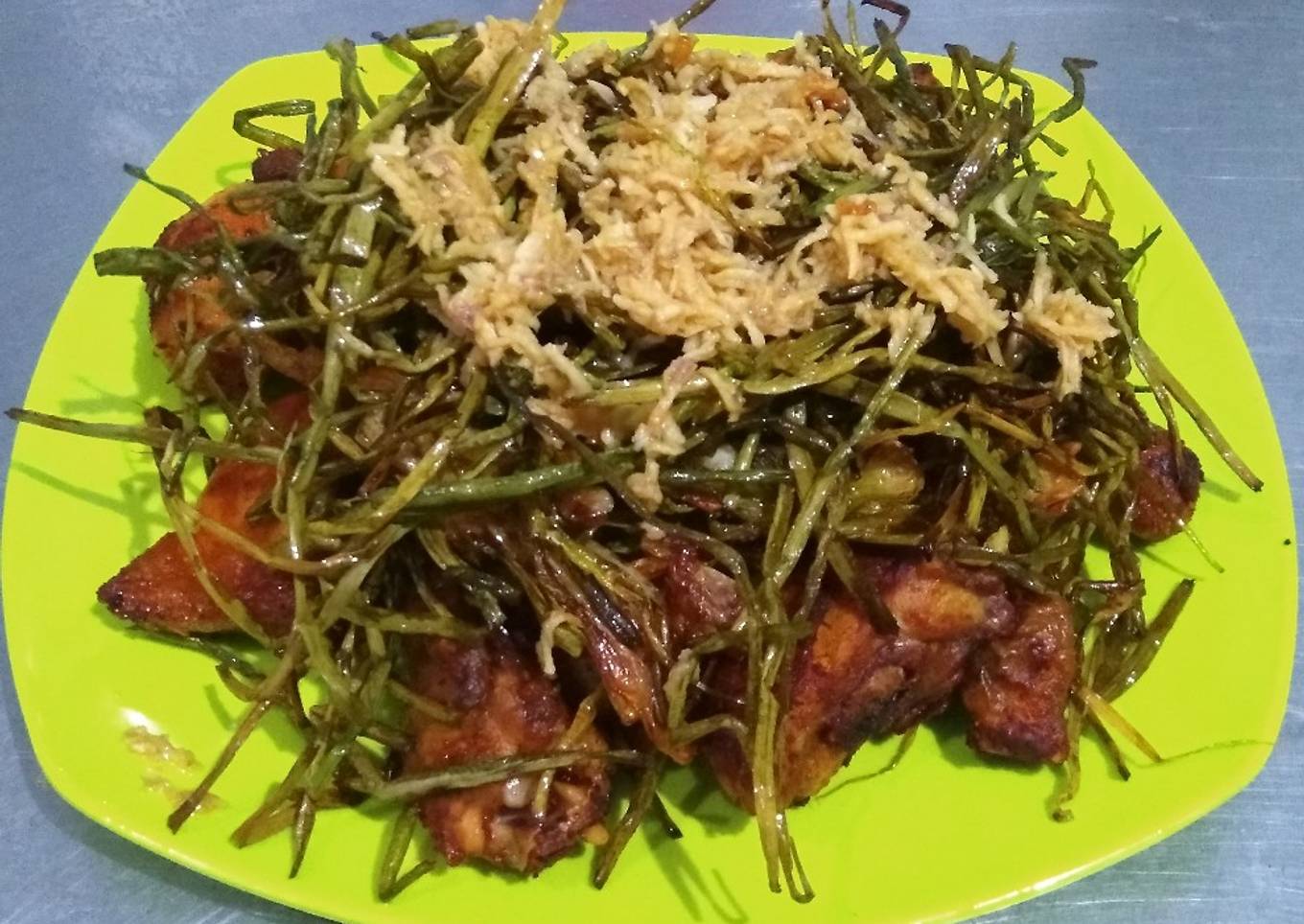 Ayam goreng bawang daun