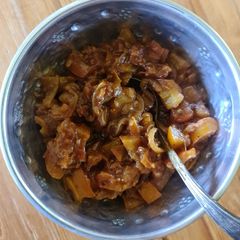 A picture of Tomato and onion relish.