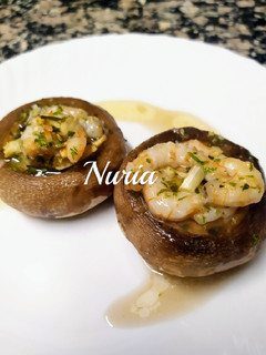 Una foto de Champiñones rellenos de gambas