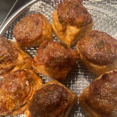A picture of Tahu isi daging giling- fried minced beef tofu.