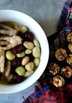 Hình của món Chân gà hầm đậu táo đỏ.