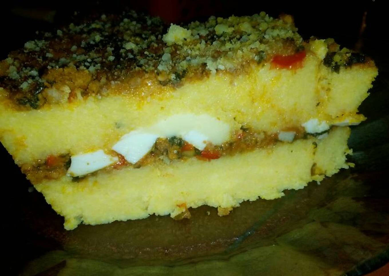 Pastel de polenta con carne picada y acelga