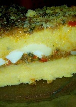 Una foto de Pastel de polenta con carne picada y acelga