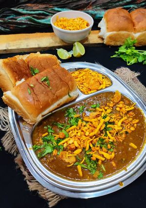 A picture of Misal Pav.