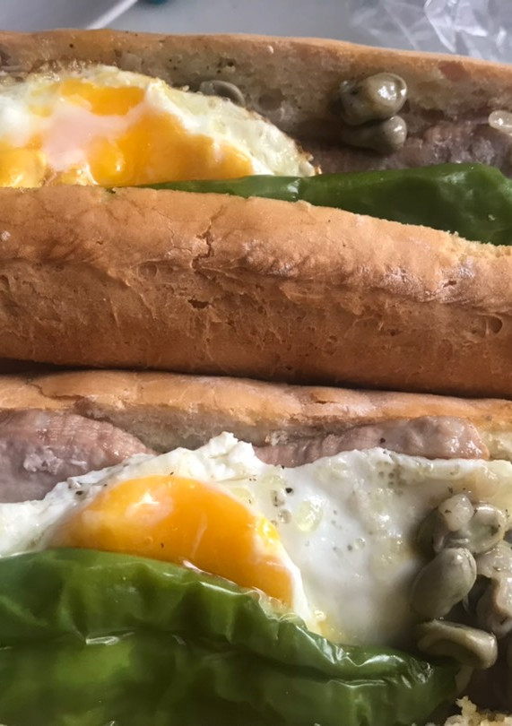 Una foto de Chivitos para currantes o bocata con todo!!