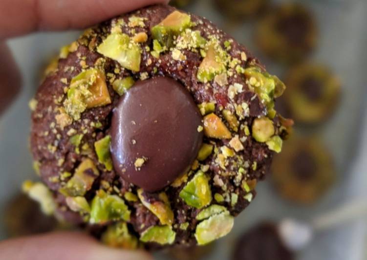 Healthy Chocolate Thumbprint Cookies with Pistachio