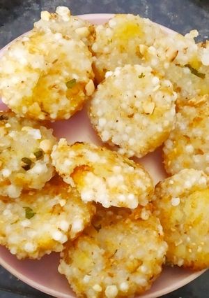 साबुदाणा वडा (sabudana wada recipe in marathi) रेसिपी चे मुख्य फोटो 
