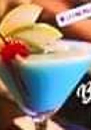 Una foto de RECETA DEL COCTEL BESOS DE ALGODON: