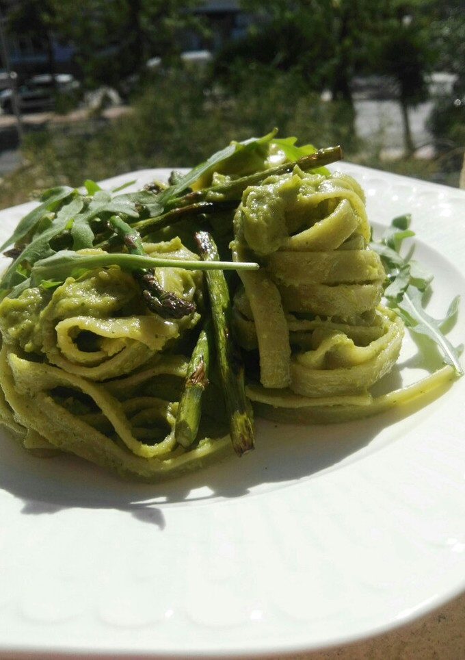 Una foto de Pasta en salsa verde