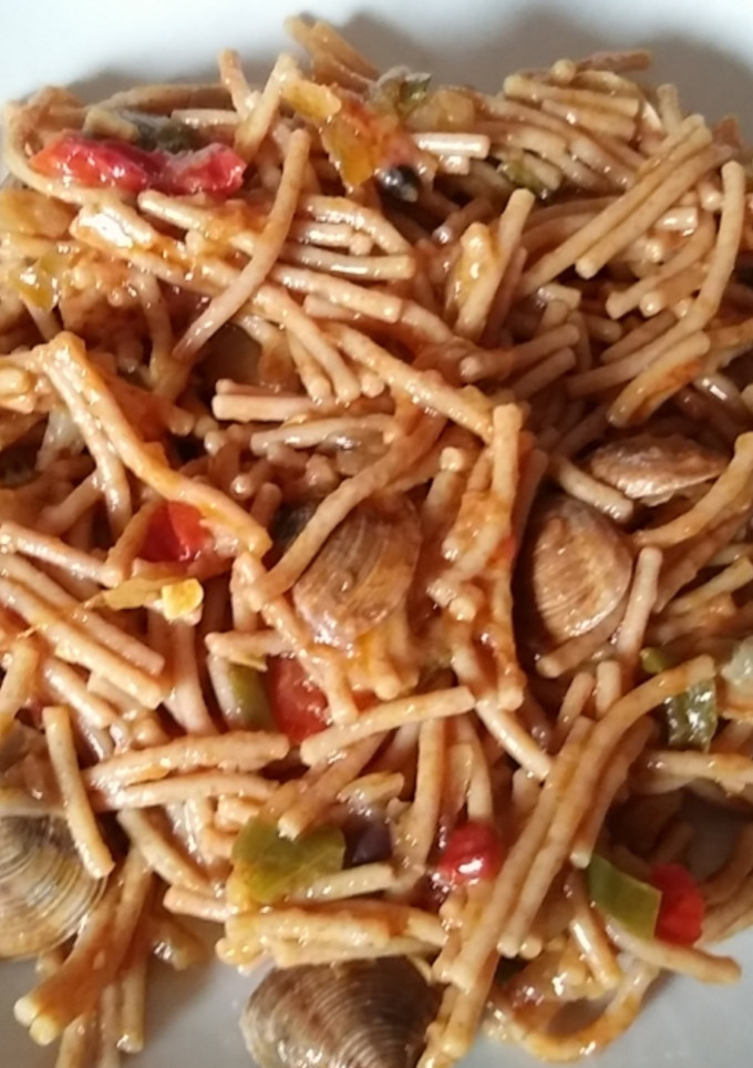 Una foto de Fideos guisados con almejas