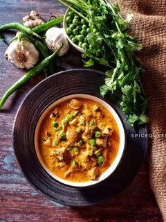મશરૂમ મટર મસાલા (Mushroom Matar Masala Recipe In Gujarati) રેસીપી મુખ્ય ફોટો