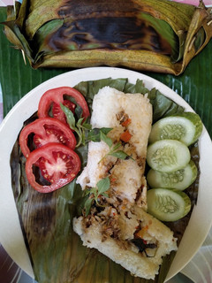 Foto resep Nasi Bakar Tongkol Suwir Pedas