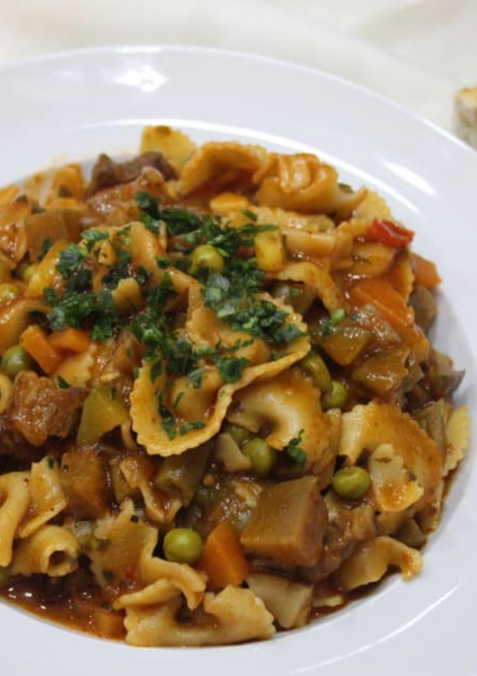 Una foto de Guiso de fideos moñitos