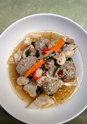 Foto resep Home Made Meatball Soup with Champignon Mushroom